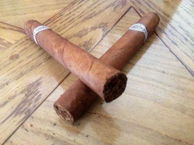 Petit Corona