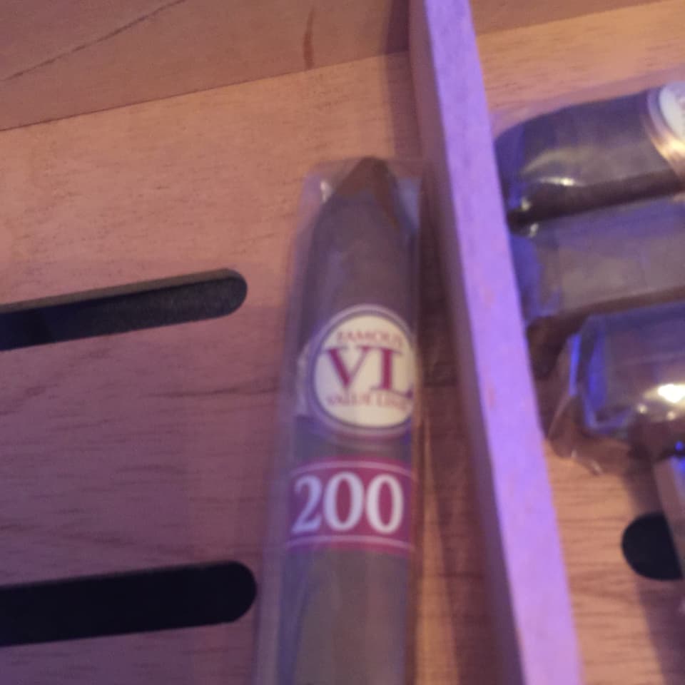 Value Line Dominican #200 Maduro