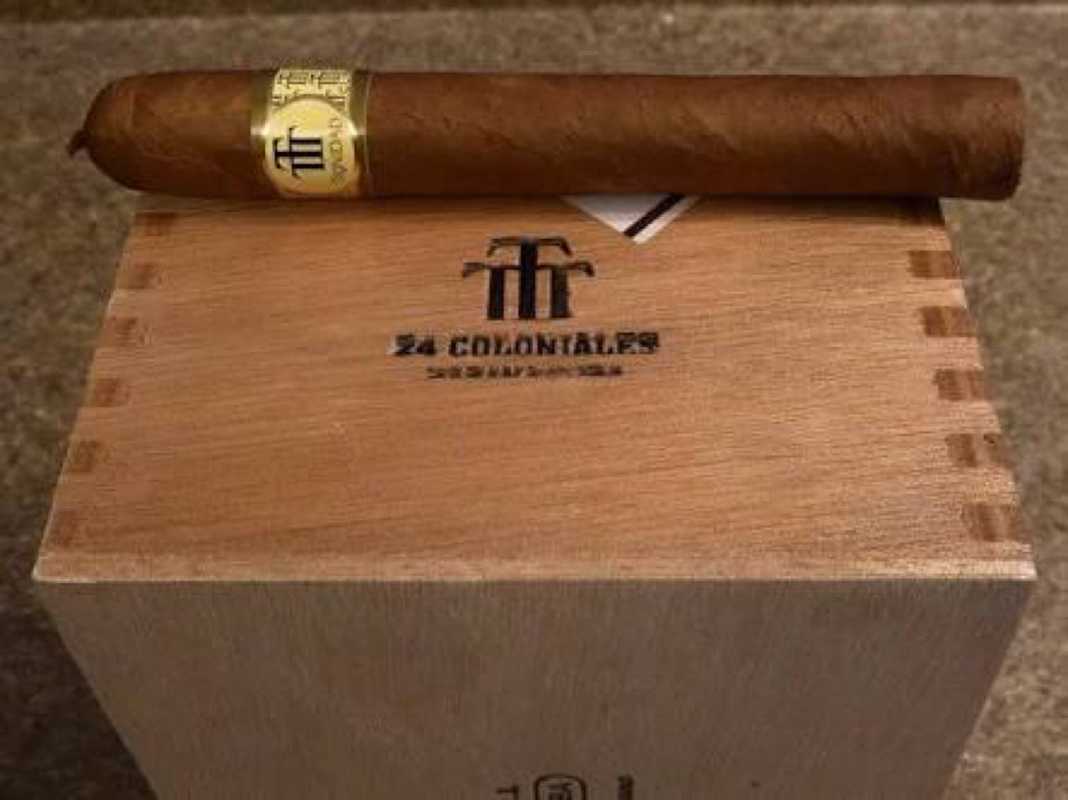 Coloniales (Siglo XXI Millennium Humidor 1999)