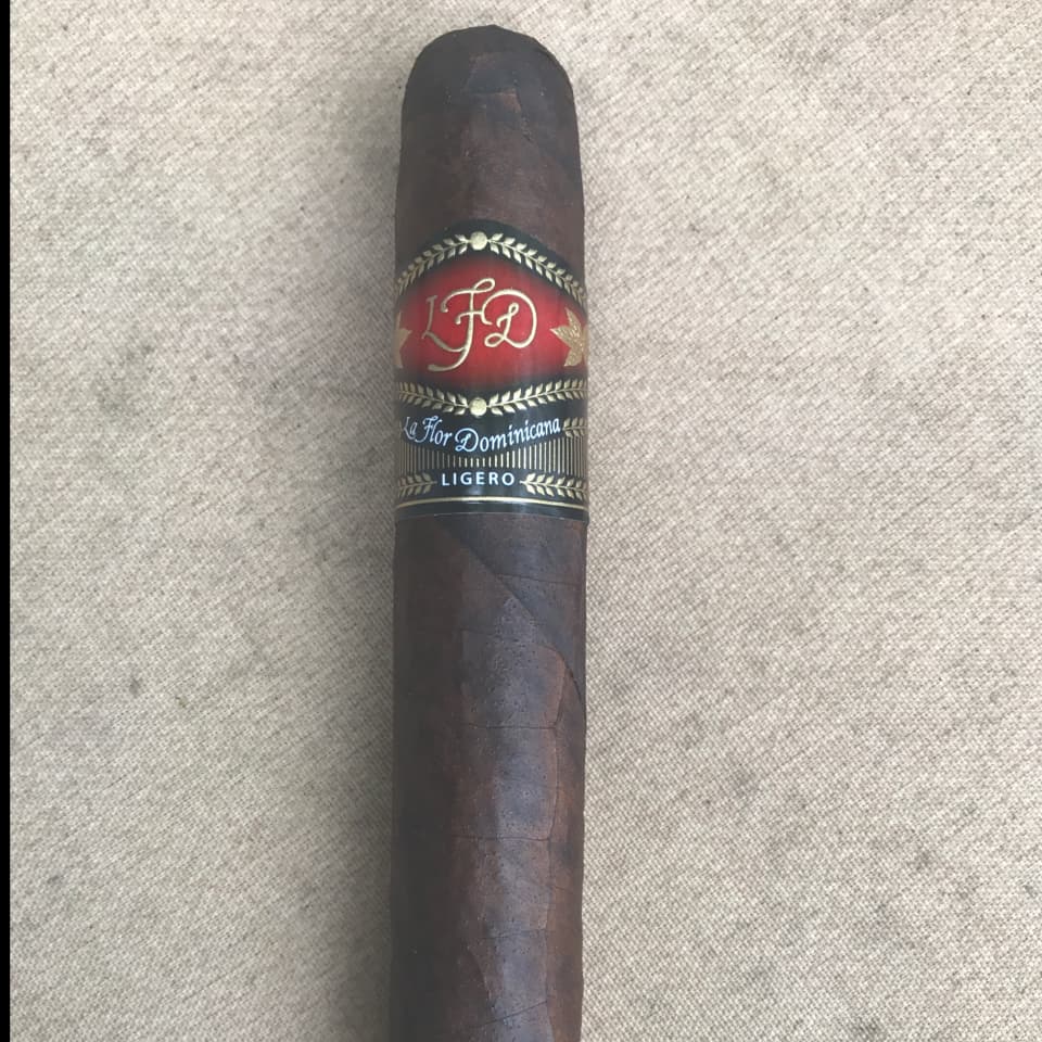 Ligero Cabinet Oscuro Carajos